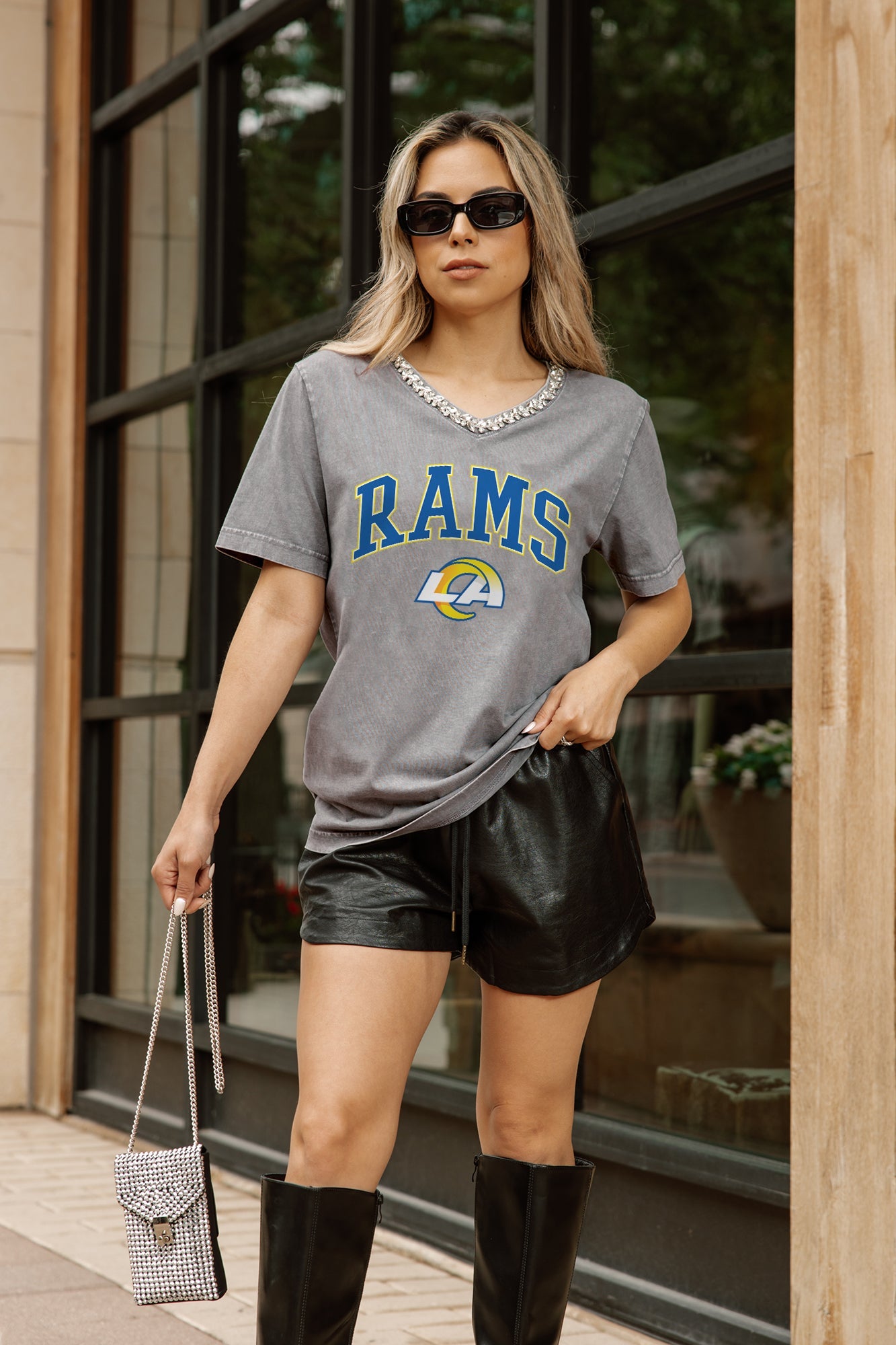 LOS ANGELES RAMS ICONIC EDGE RHINESTONE TRIM V-NECK TEE