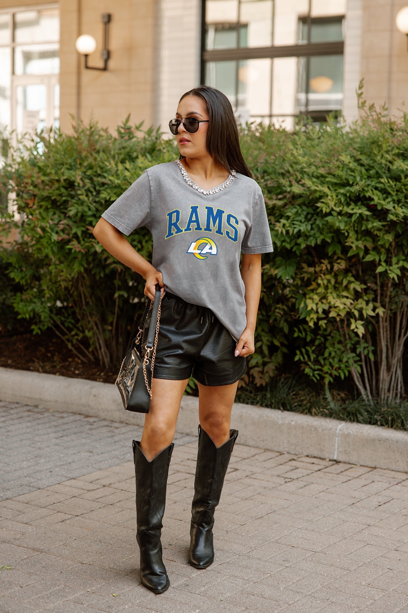 LOS ANGELES RAMS ICONIC EDGE RHINESTONE TRIM V-NECK TEE