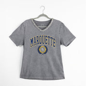 MARQUETTE GOLDEN EAGLES ICONIC EDGE RHINESTONE TRIM V-NECK TEE