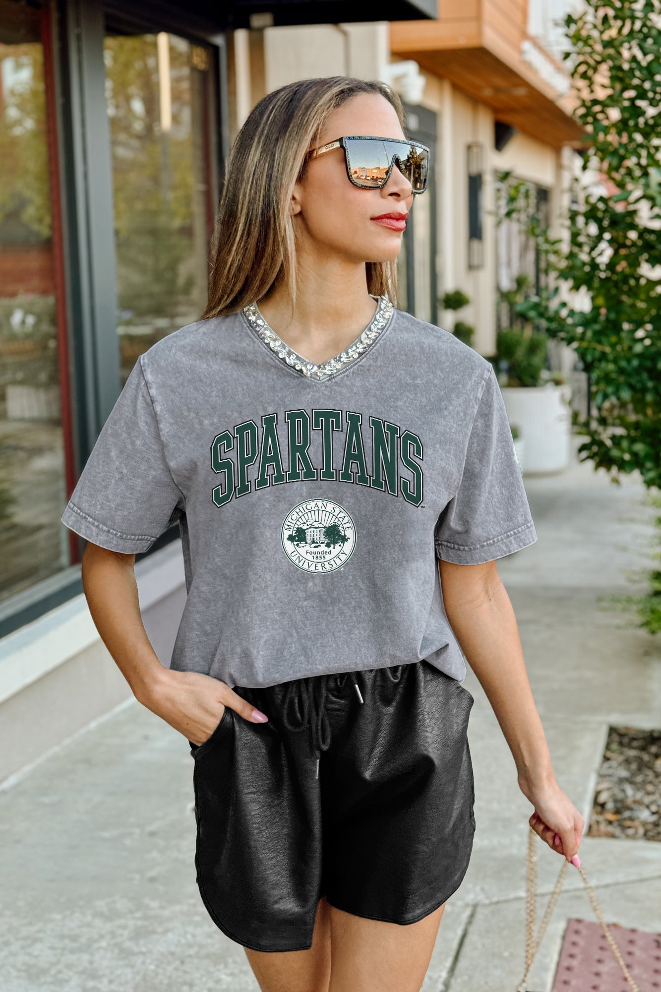 MICHIGAN STATE SPARTANS ICONIC EDGE RHINESTONE TRIM V-NECK TEE