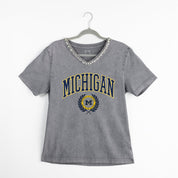 MICHIGAN WOLVERINES ICONIC EDGE RHINESTONE TRIM V-NECK TEE