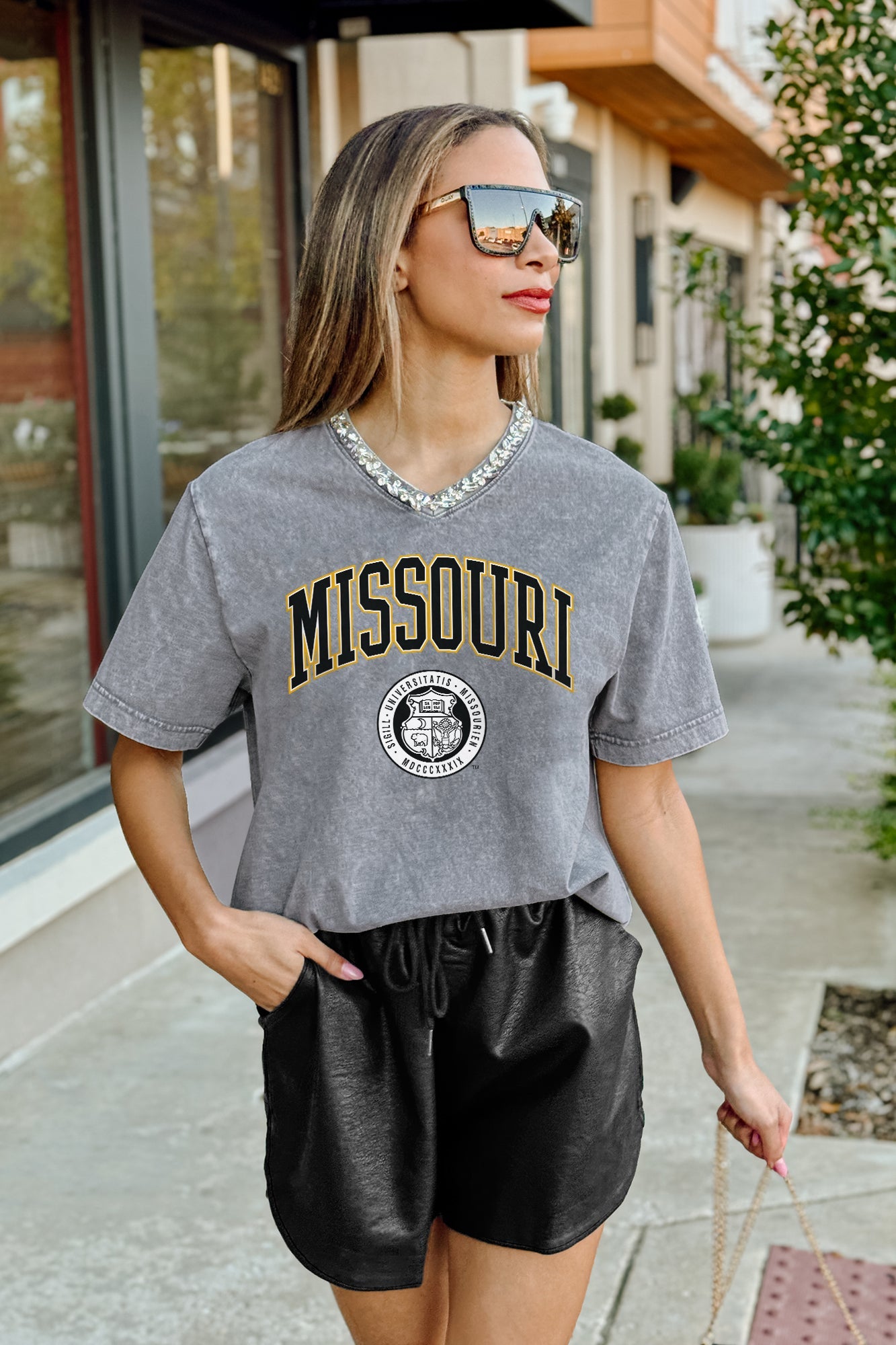 MISSOURI TIGERS ICONIC EDGE RHINESTONE TRIM V-NECK TEE