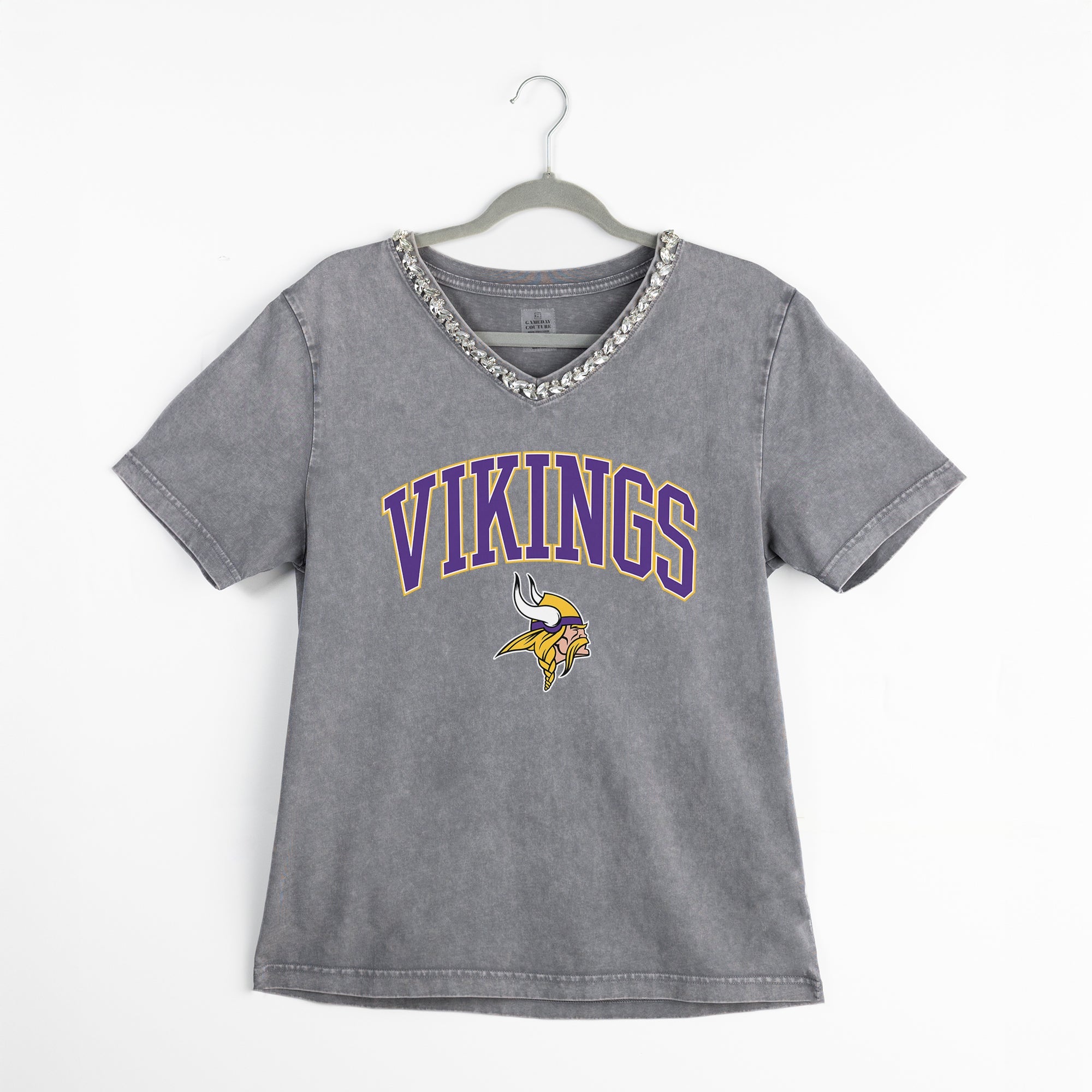MINNESOTA VIKINGS ICONIC EDGE RHINESTONE TRIM V-NECK TEE