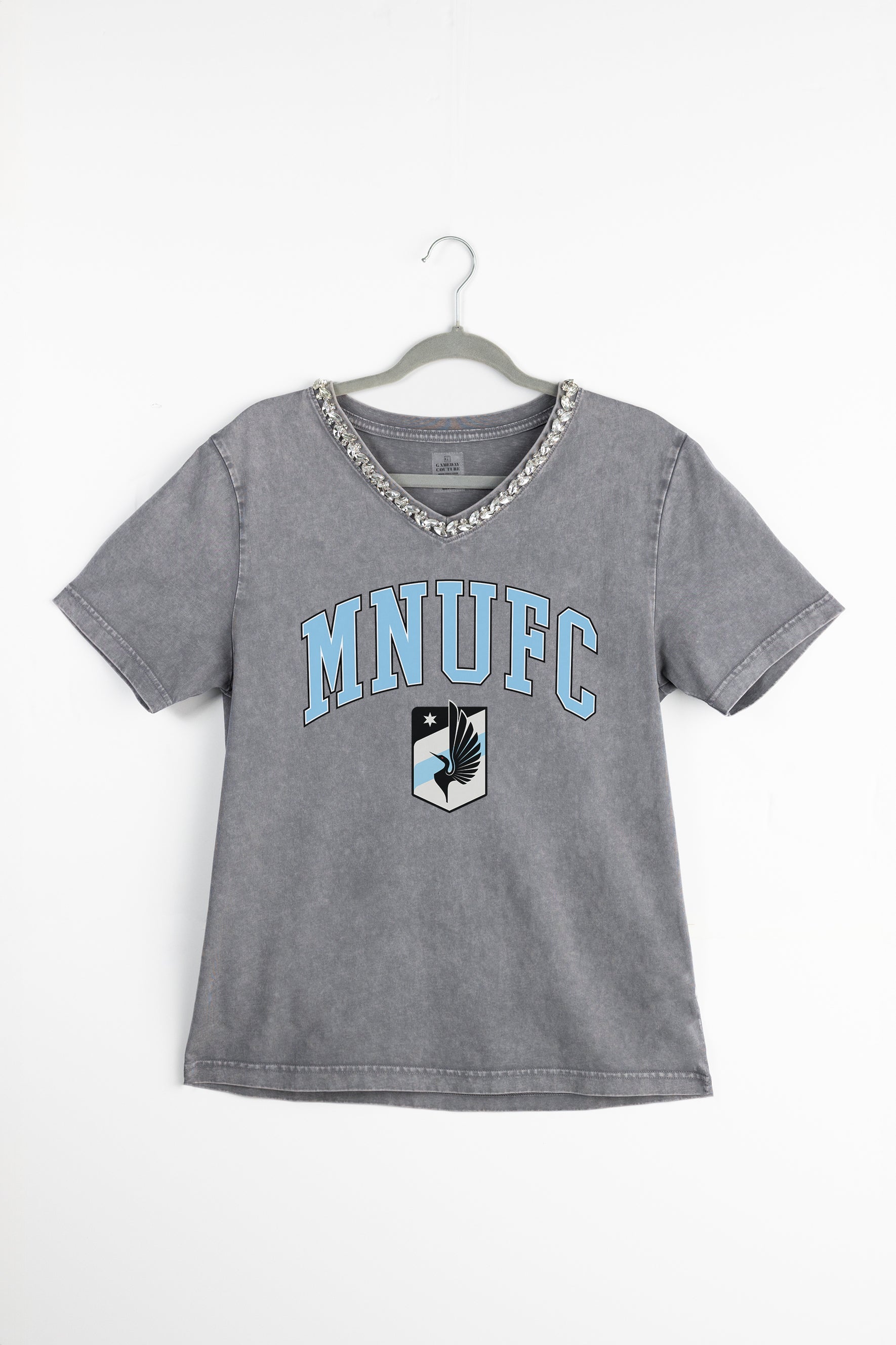 MINNESOTA UNITED ICONIC EDGE RHINESTONE TRIM V-NECK TEE