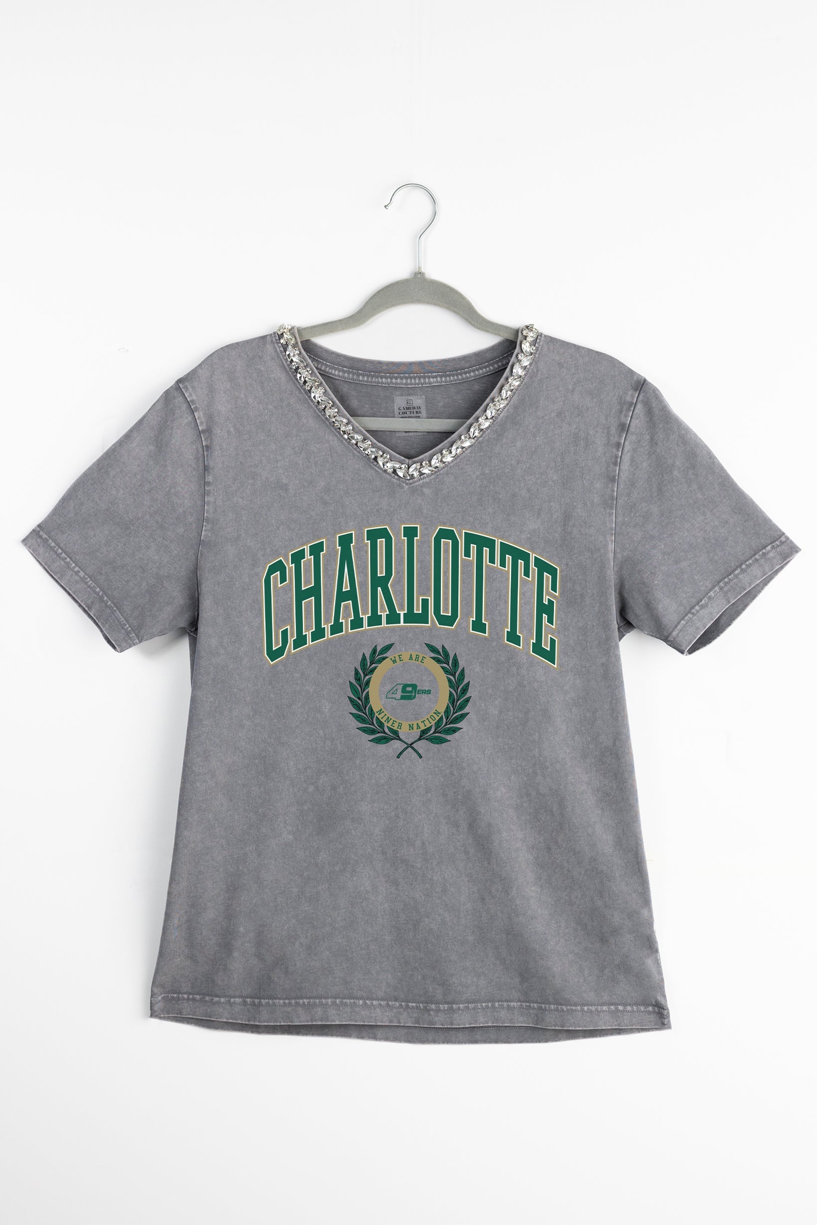 CHARLOTTE 49ERS ICONIC EDGE RHINESTONE TRIM V-NECK TEE