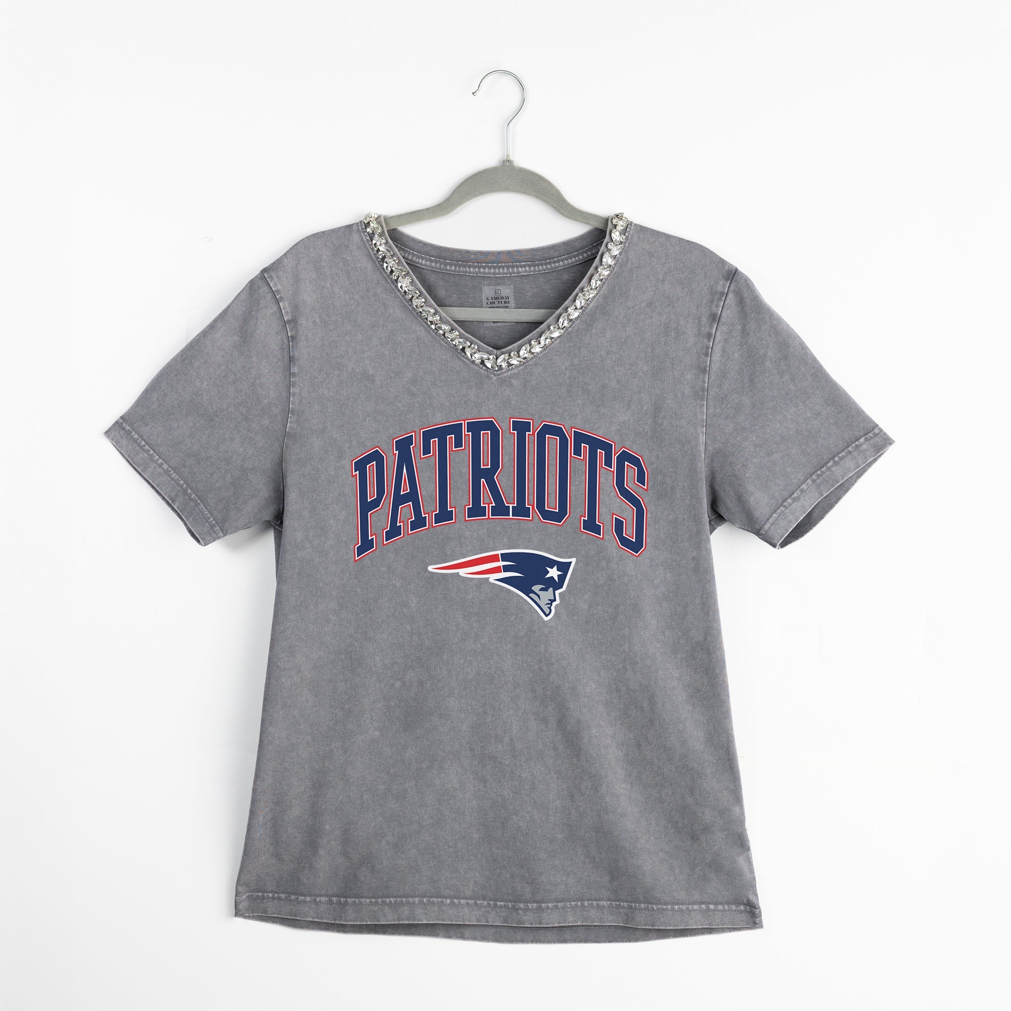 NEW ENGLAND PATRIOTS ICONIC EDGE RHINESTONE TRIM V-NECK TEE