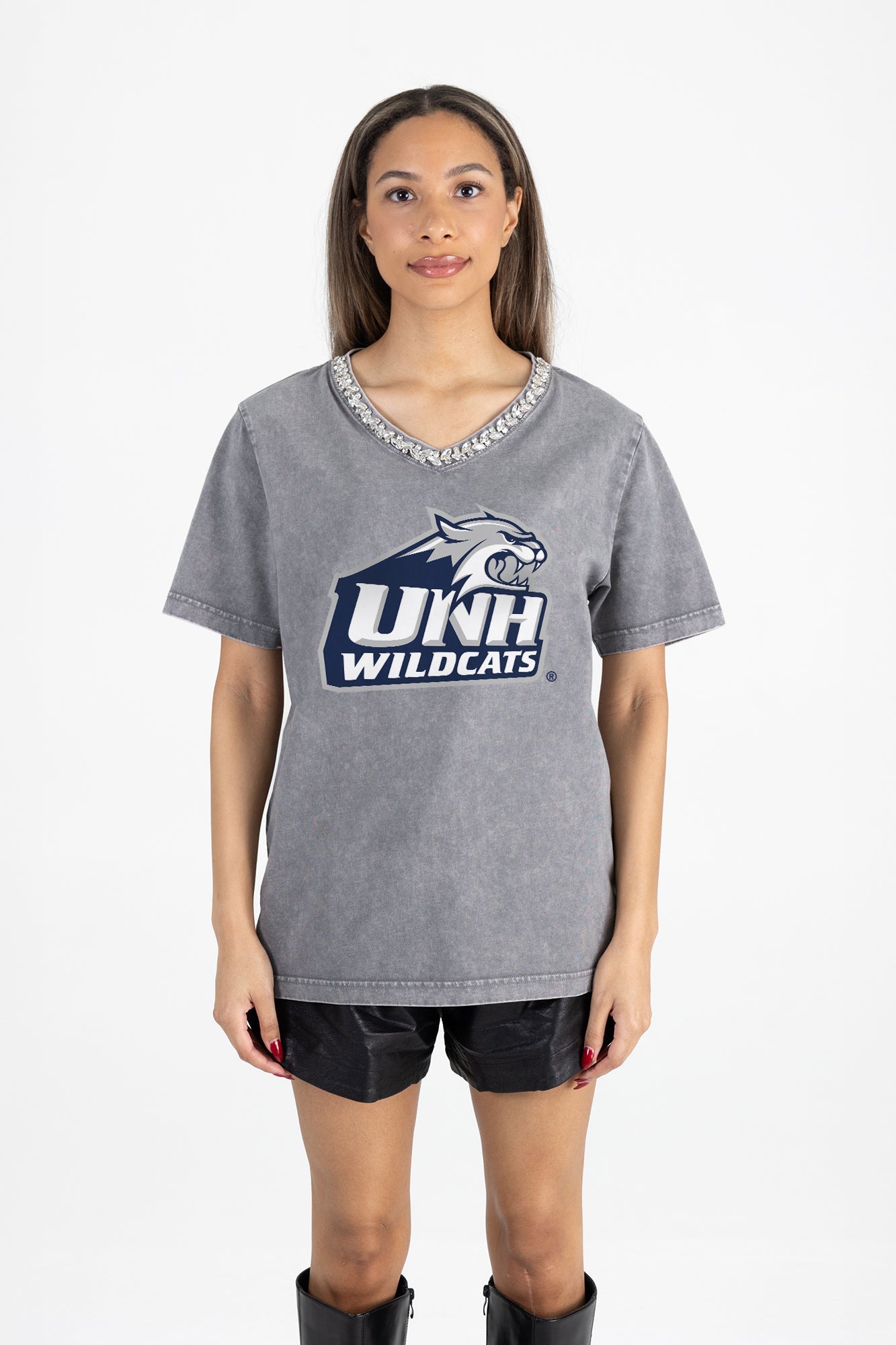 NEW HAMPSHIRE WILDCATS ICONIC EDGE RHINESTONE TRIM V-NECK TEE