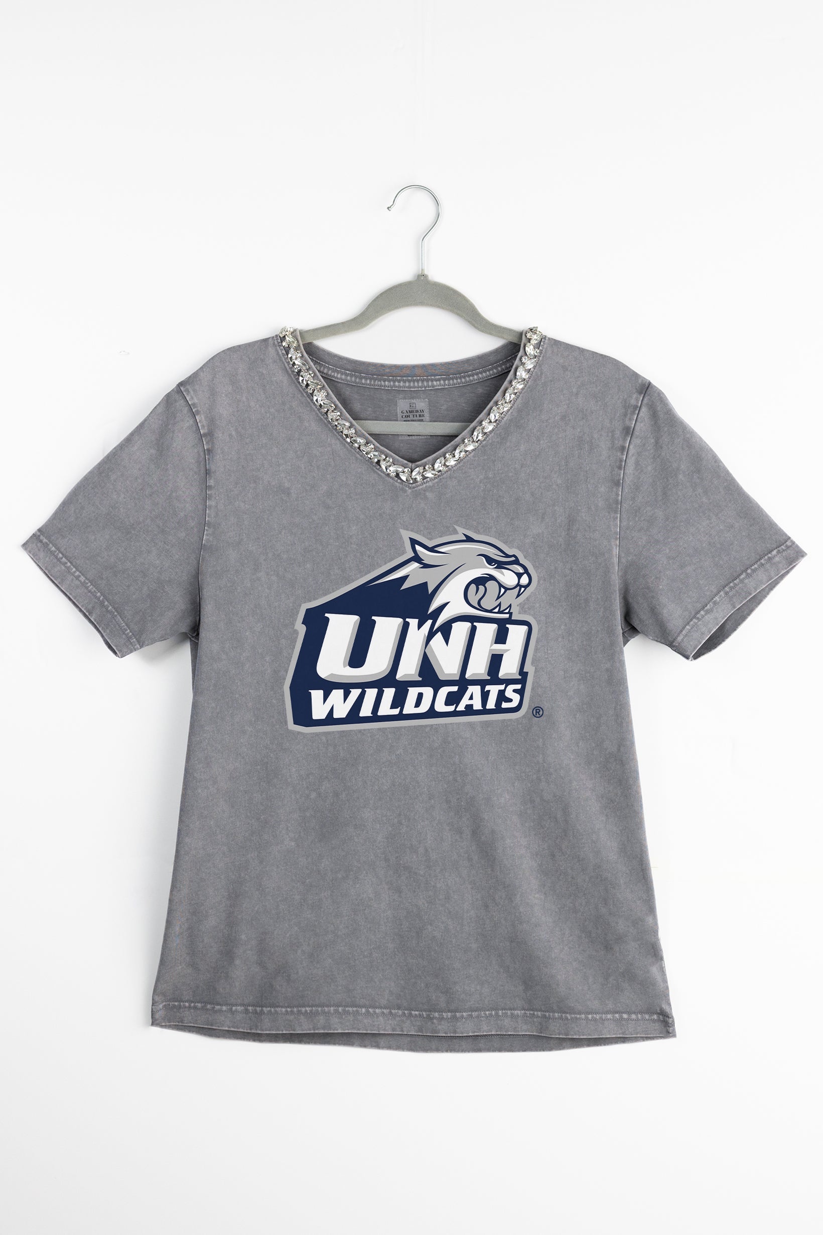 NEW HAMPSHIRE WILDCATS ICONIC EDGE RHINESTONE TRIM V-NECK TEE