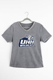 NEW HAMPSHIRE WILDCATS ICONIC EDGE RHINESTONE TRIM V-NECK TEE