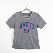 NEW YORK GIANTS ICONIC EDGE RHINESTONE TRIM V-NECK TEE
