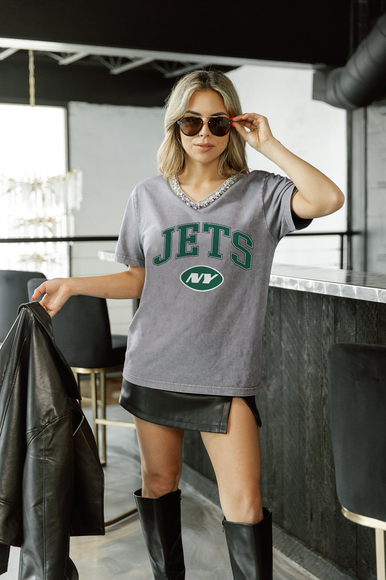 NEW YORK JETS ICONIC EDGE RHINESTONE TRIM V-NECK TEE