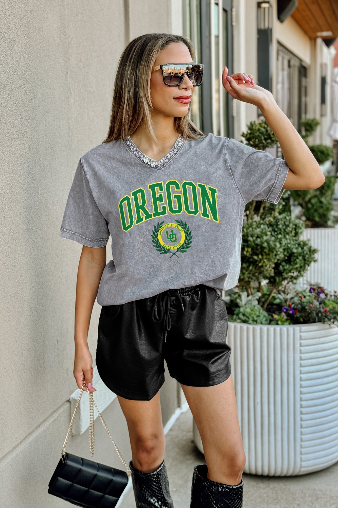 OREGON DUCKS ICONIC EDGE RHINESTONE TRIM V-NECK TEE