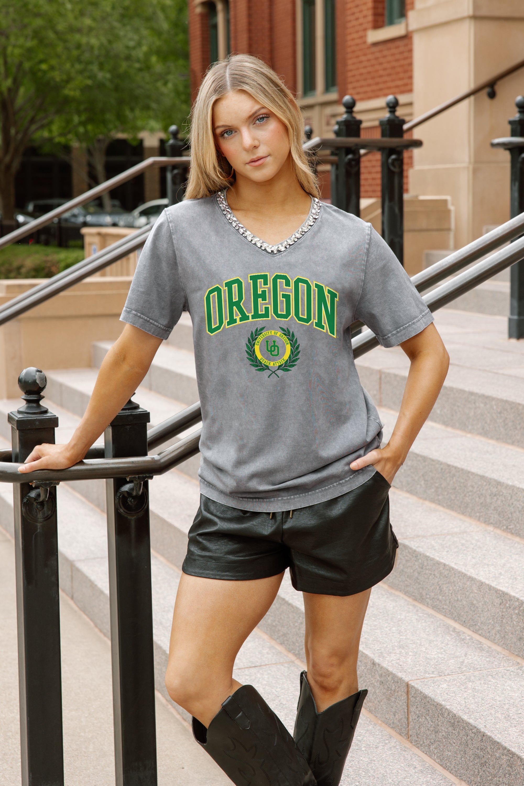 OREGON DUCKS ICONIC EDGE RHINESTONE TRIM V-NECK TEE