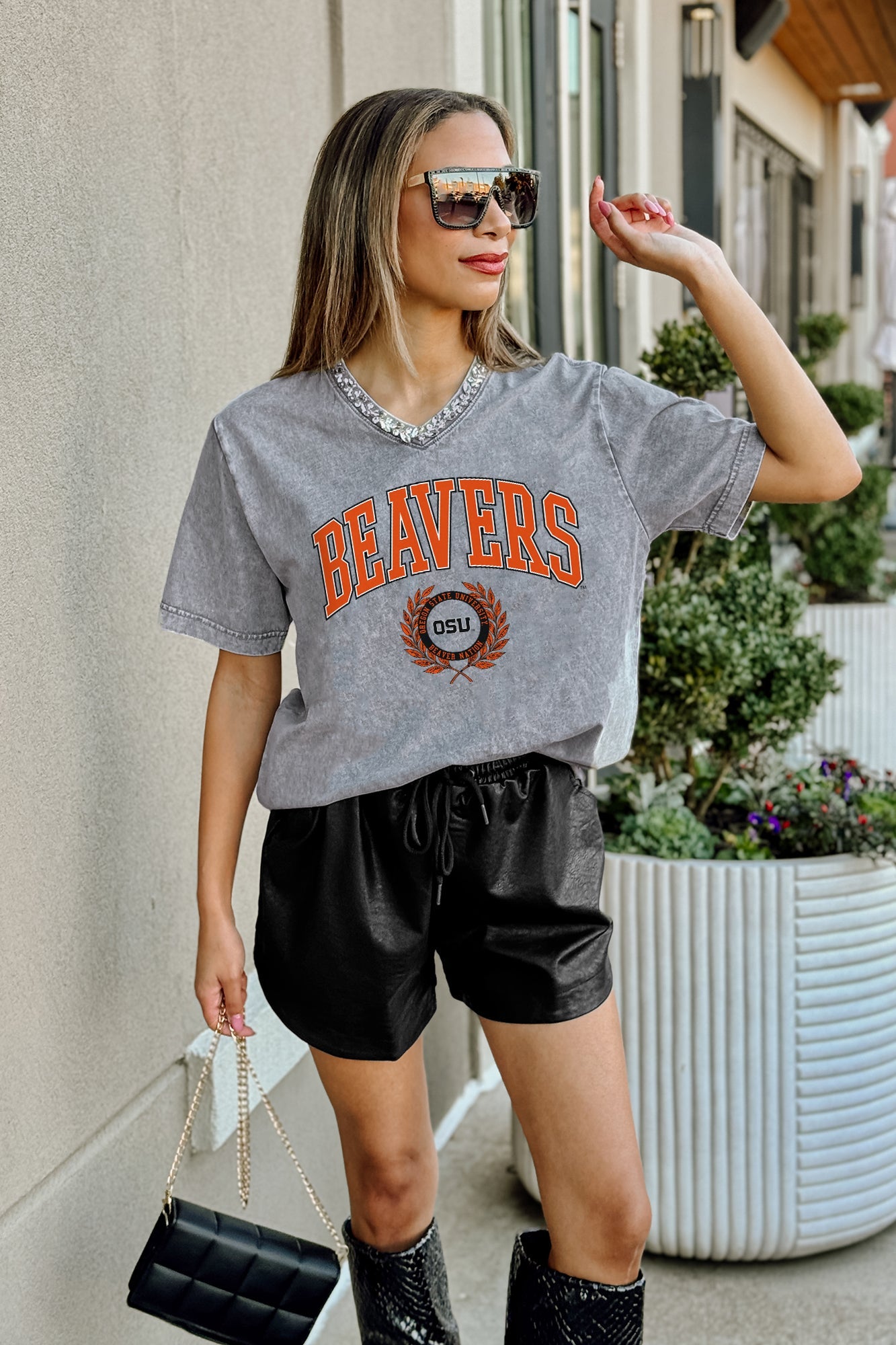 OREGON STATE BEAVERS ICONIC EDGE RHINESTONE TRIM V-NECK TEE
