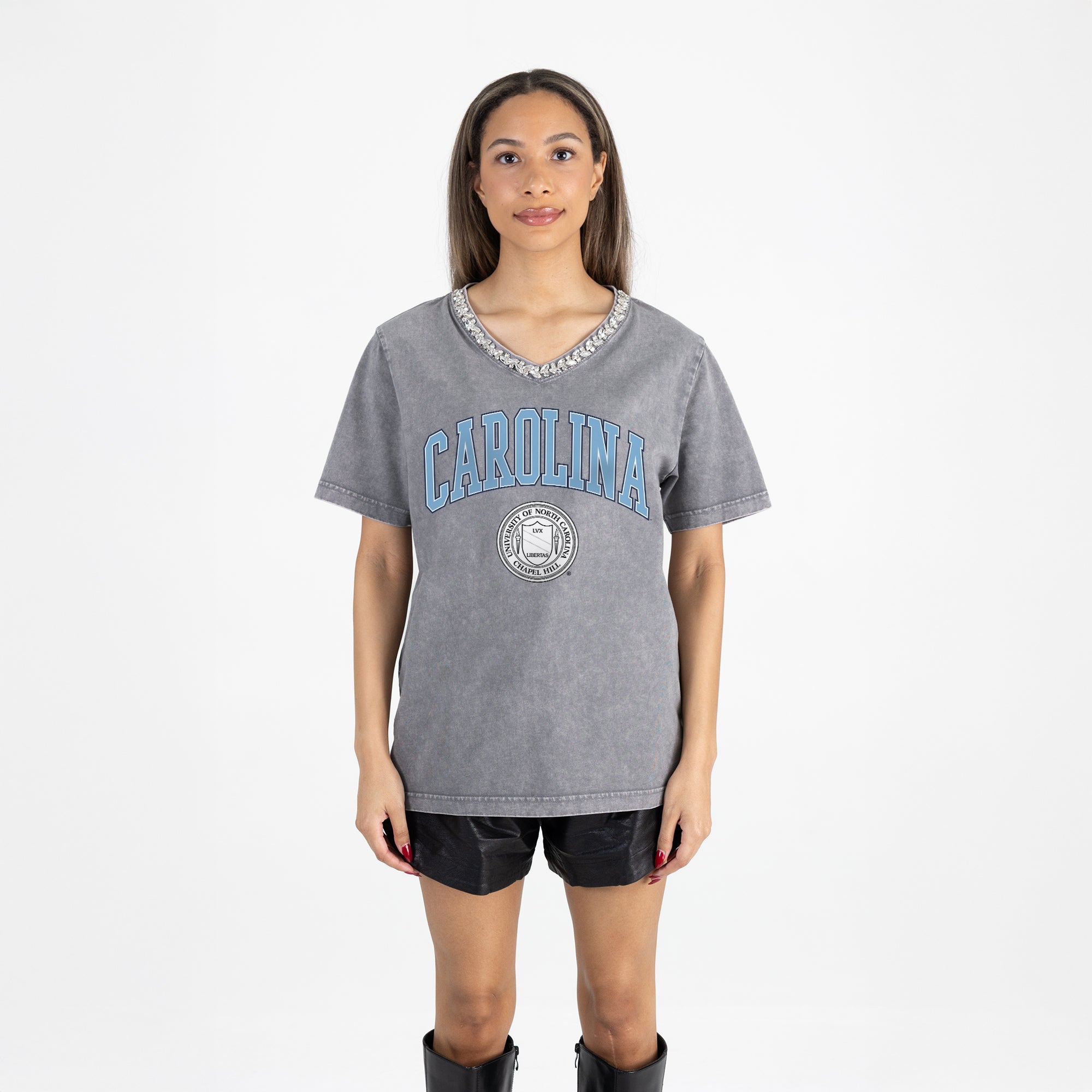 NORTH CAROLINA TAR HEELS ICONIC EDGE RHINESTONE TRIM V-NECK TEE