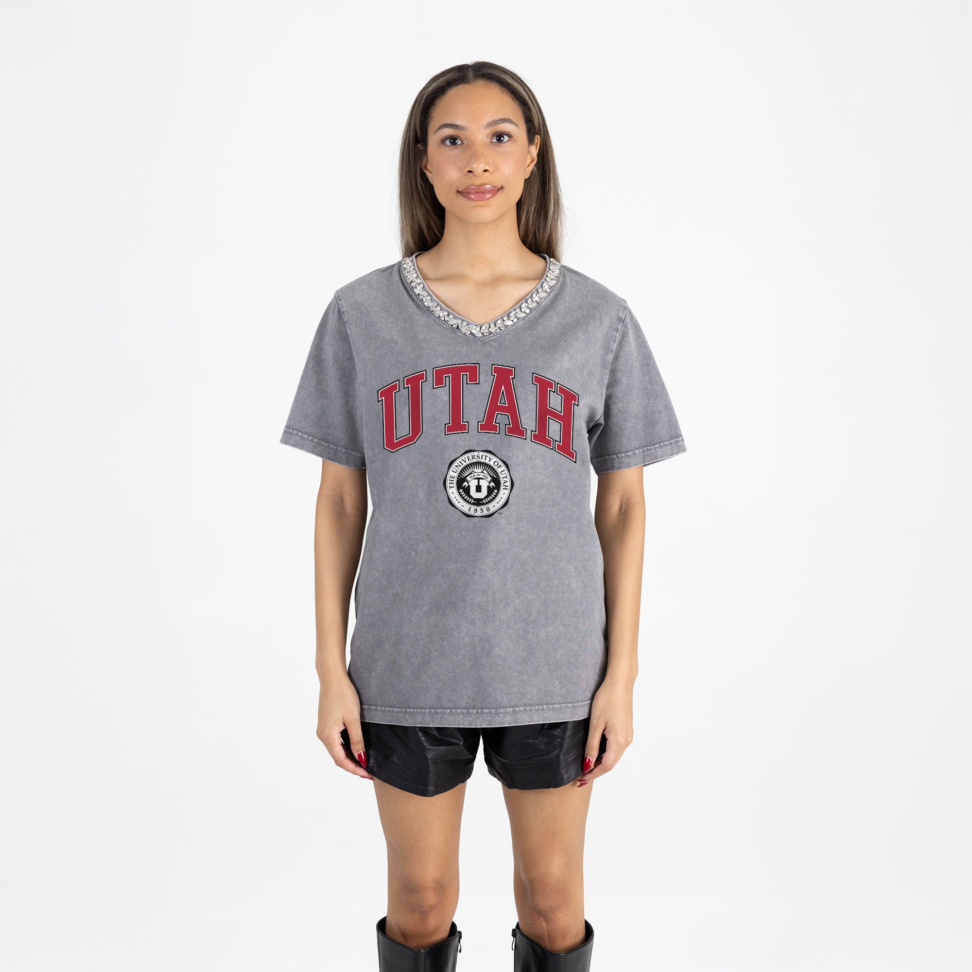 UTAH UTES ICONIC EDGE RHINESTONE TRIM V-NECK TEE