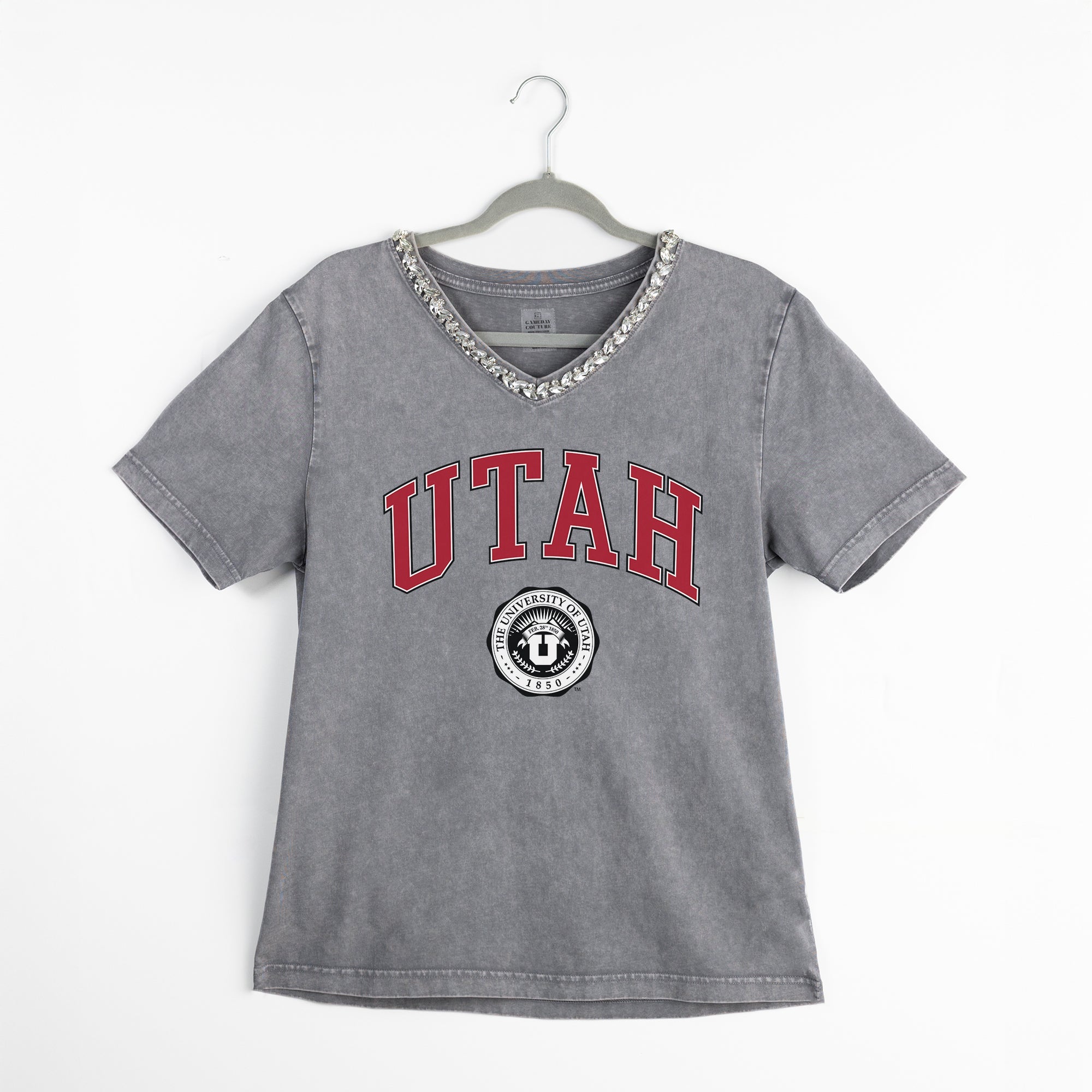 UTAH UTES ICONIC EDGE RHINESTONE TRIM V-NECK TEE