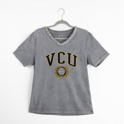 VIRGINIA COMMONWEALTH RAMS ICONIC EDGE RHINESTONE TRIM V-NECK TEE