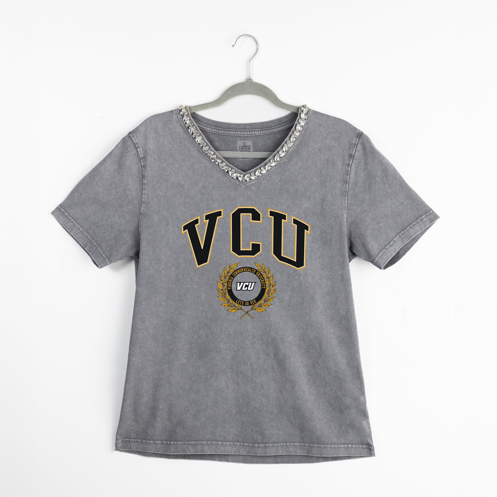 VIRGINIA COMMONWEALTH RAMS ICONIC EDGE RHINESTONE TRIM V-NECK TEE