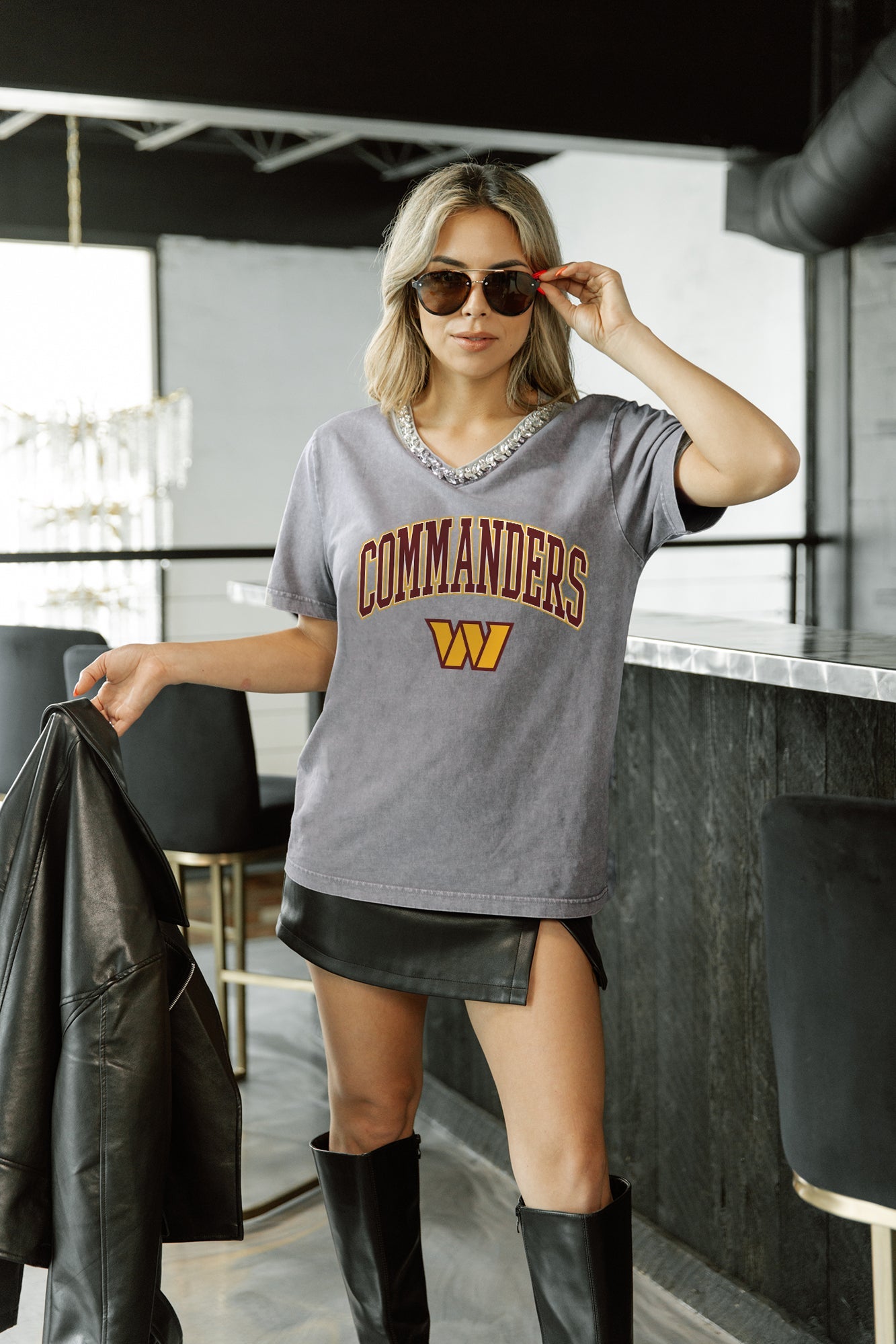 WASHINGTON COMMANDERS ICONIC EDGE RHINESTONE TRIM V-NECK TEE