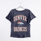DENVER BRONCOS VICTORY MODE FLUTTER SLEEVE TEE IN NAVY