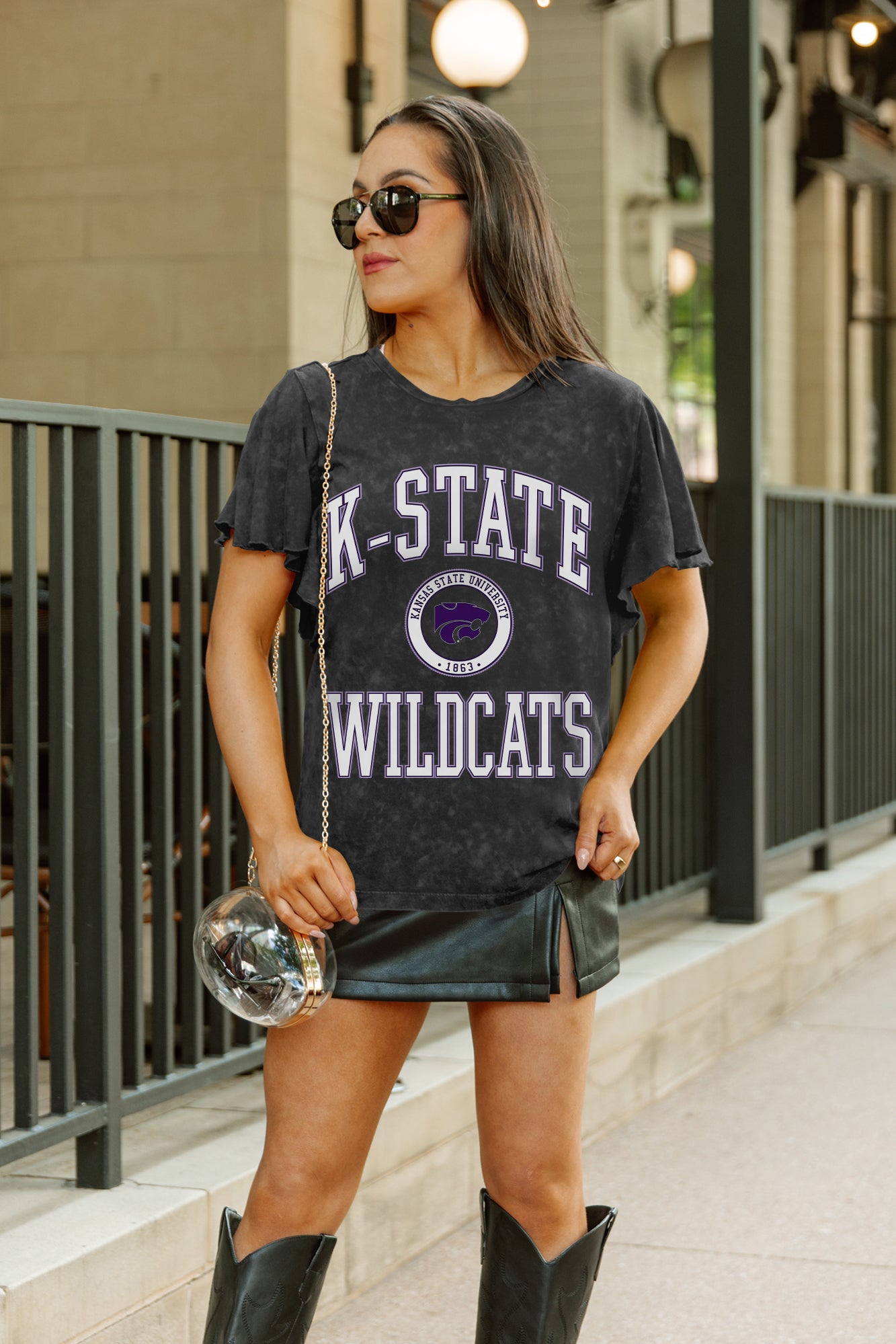 KANSAS STATE WILDCATS VICTORY MODE FLUTTER SLEEVE TEE IN BLACK