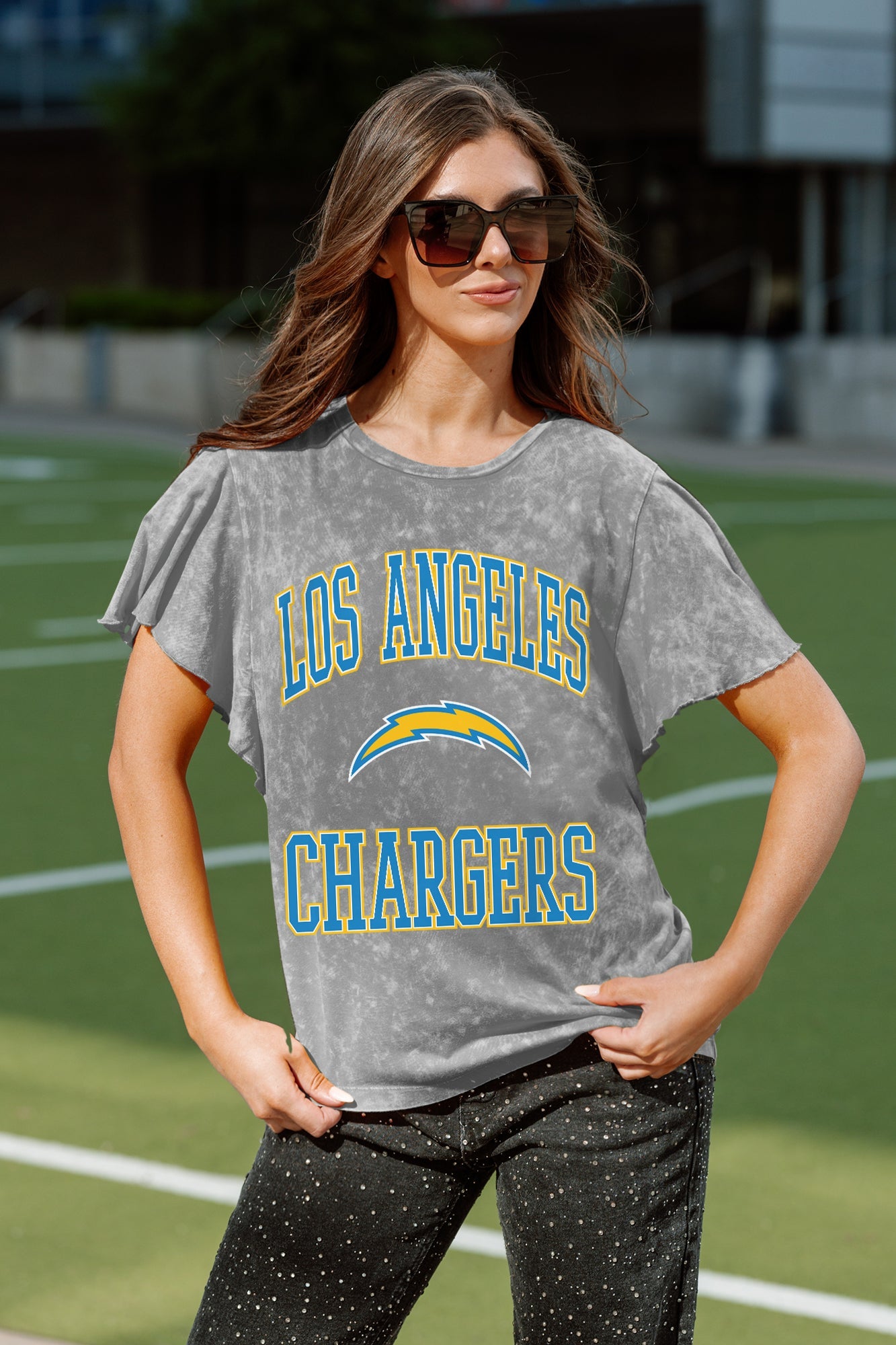 LOS ANGELES CHARGERS VICTORY MODE FLUTTER SLEEVE TEE IN GREY