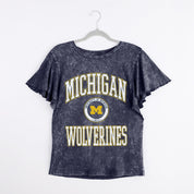 MICHIGAN WOLVERINES VICTORY MODE FLUTTER SLEEVE TEE IN NAVY