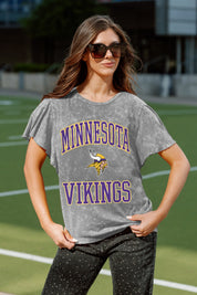 MINNESOTA VIKINGS VICTORY MODE FLUTTER SLEEVE TEE IN GREY