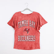 TAMPA BAY BUCCANEERS VICTORY MODE FLUTTER SLEEVE TEE IN RED