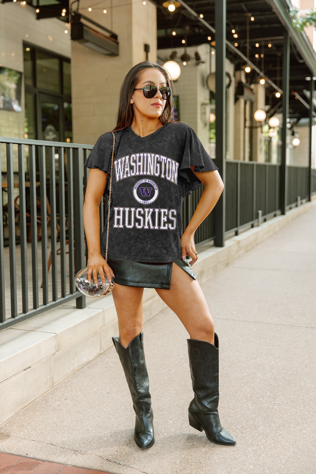 WASHINGTON HUSKIES VICTORY MODE FLUTTER SLEEVE TEE IN BLACK