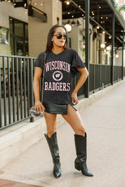 WISCONSIN BADGERS VICTORY MODE FLUTTER SLEEVE TEE IN BLACK