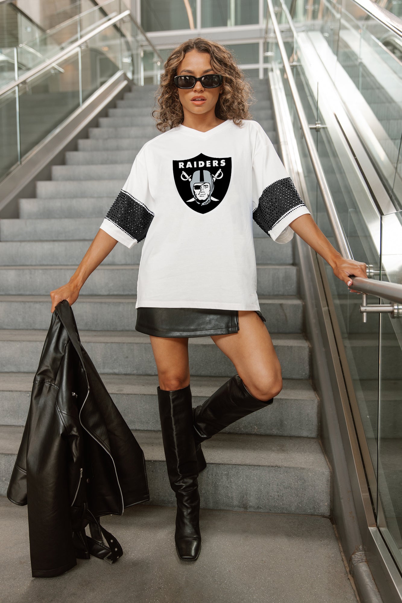 LAS VEGAS RAIDERS DOMINANCE RHINESTONE STRIPE VARSITY TEE