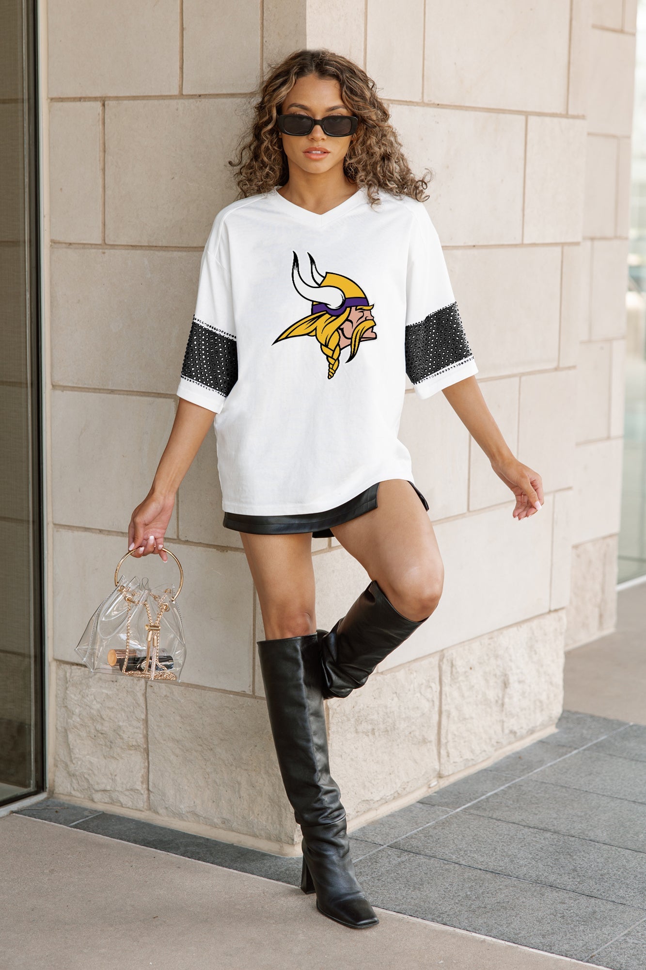 MINNESOTA VIKINGS DOMINANCE RHINESTONE STRIPE VARSITY TEE
