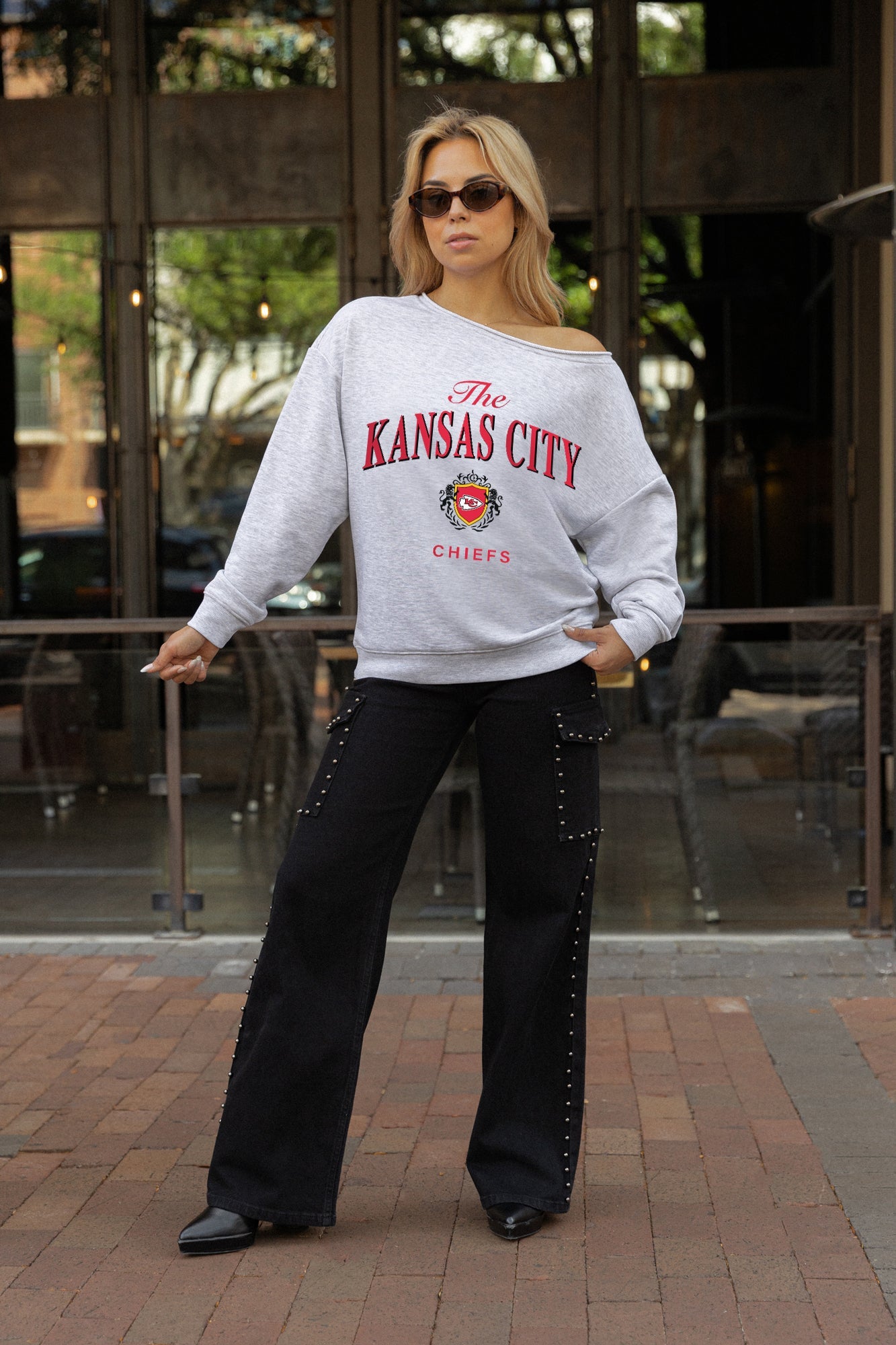 KANSAS CITY CHIEFS OFFSIDES ENERGY RELAXED OFF-SHOULDER TOP