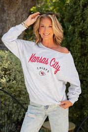 KANSAS CITY CHIEFS LEGACY STANDARD RELAXED OFF-SHOULDER TOP