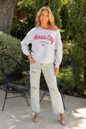 KANSAS CITY CHIEFS LEGACY STANDARD RELAXED OFF-SHOULDER TOP
