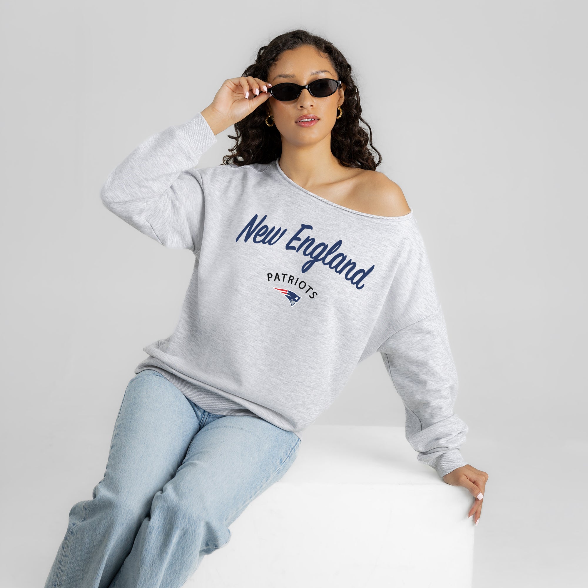 NEW ENGLAND PATRIOTS LEGACY STANDARD RELAXED OFF-SHOULDER TOP