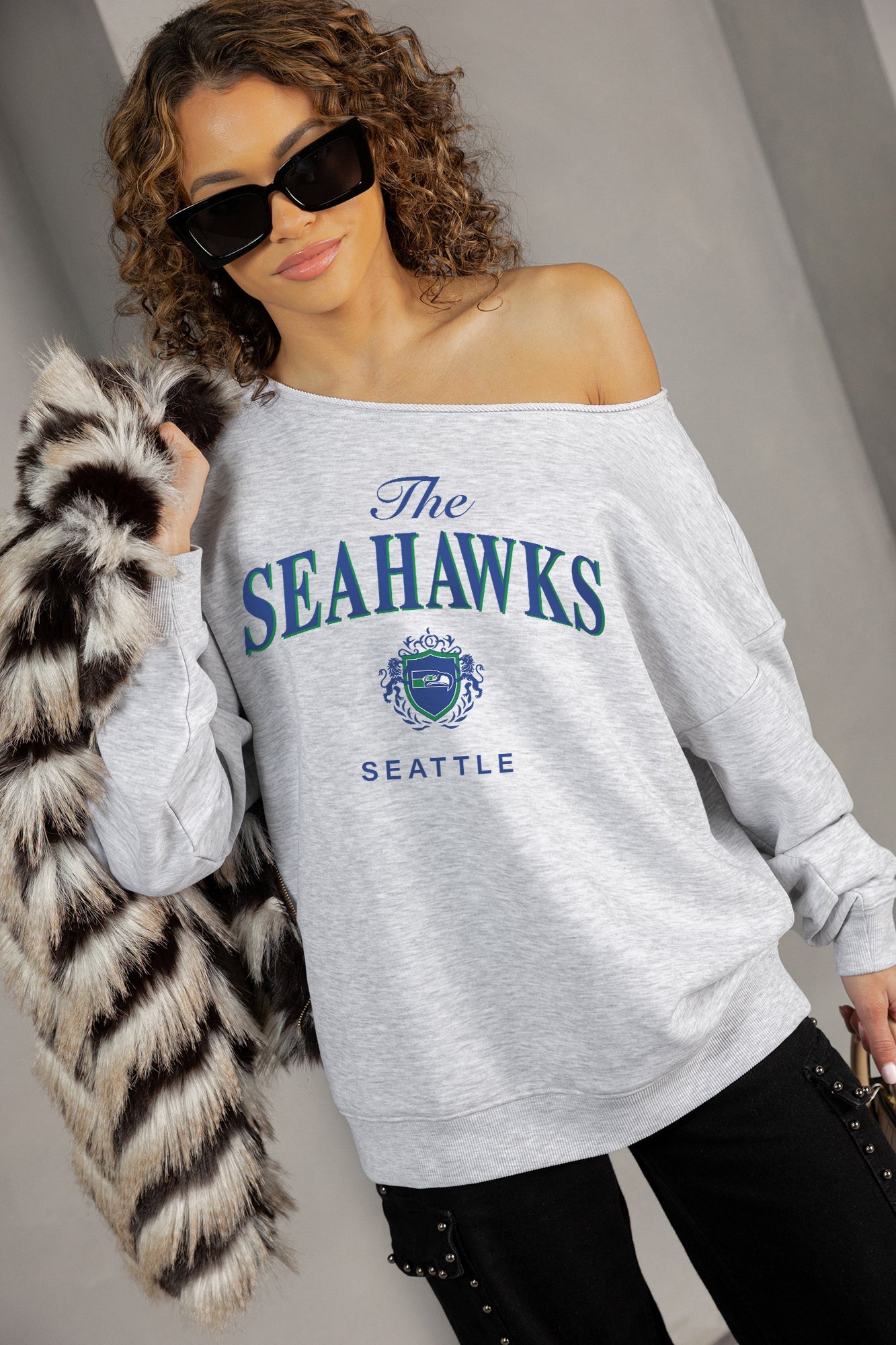 SEATTLE SEAHAWKS OFFSIDES ENERGY RELAXED OFF-SHOULDER TOP
