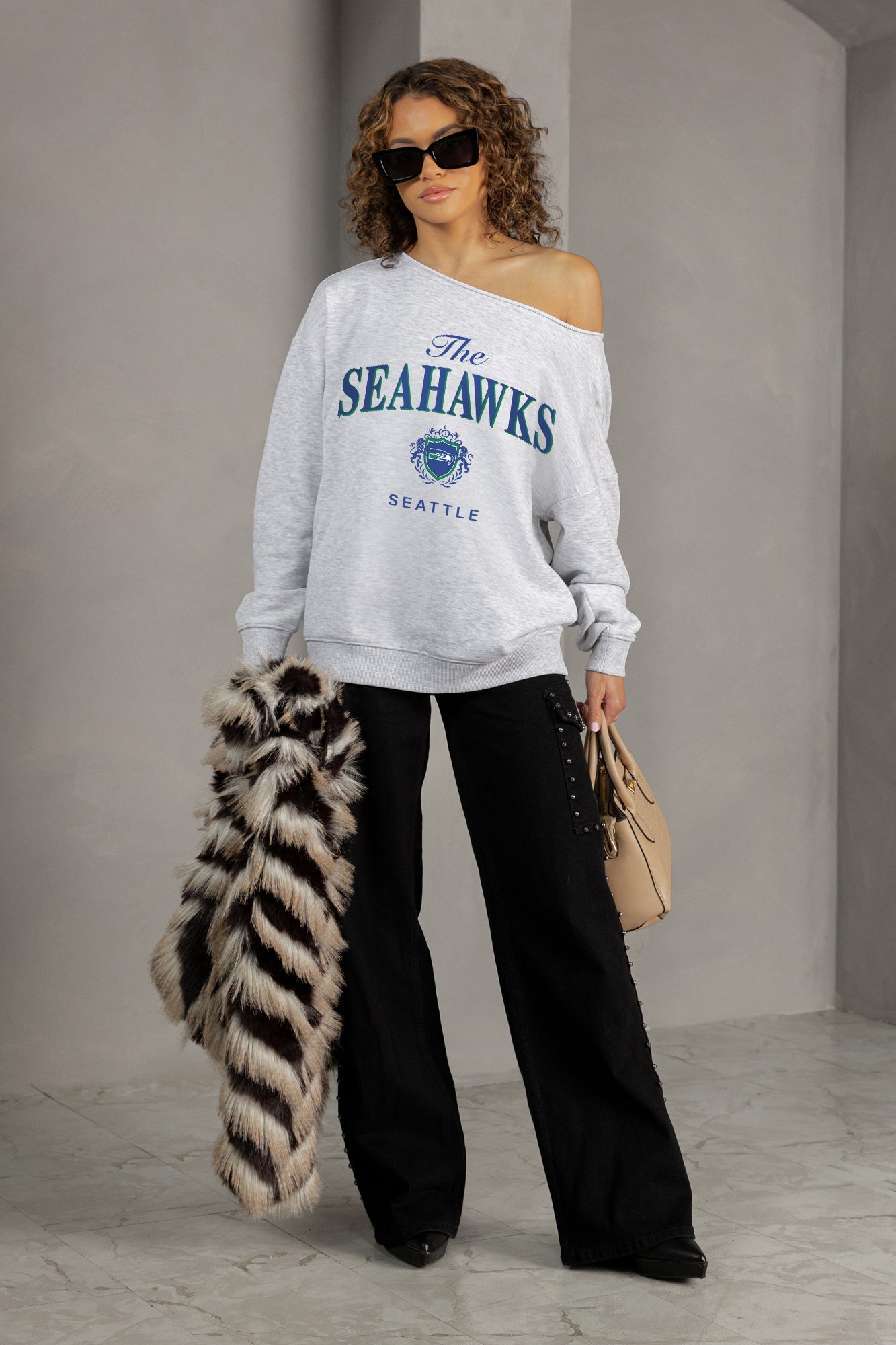 SEATTLE SEAHAWKS OFFSIDES ENERGY RELAXED OFF-SHOULDER TOP