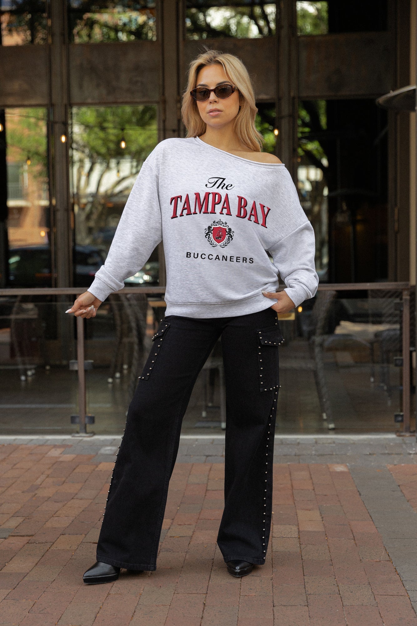 TAMPA BAY BUCCANEERS OFFSIDES ENERGY RELAXED OFF-SHOULDER TOP