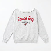 TAMPA BAY BUCCANEERS LEGACY STANDARD RELAXED OFF-SHOULDER TOP