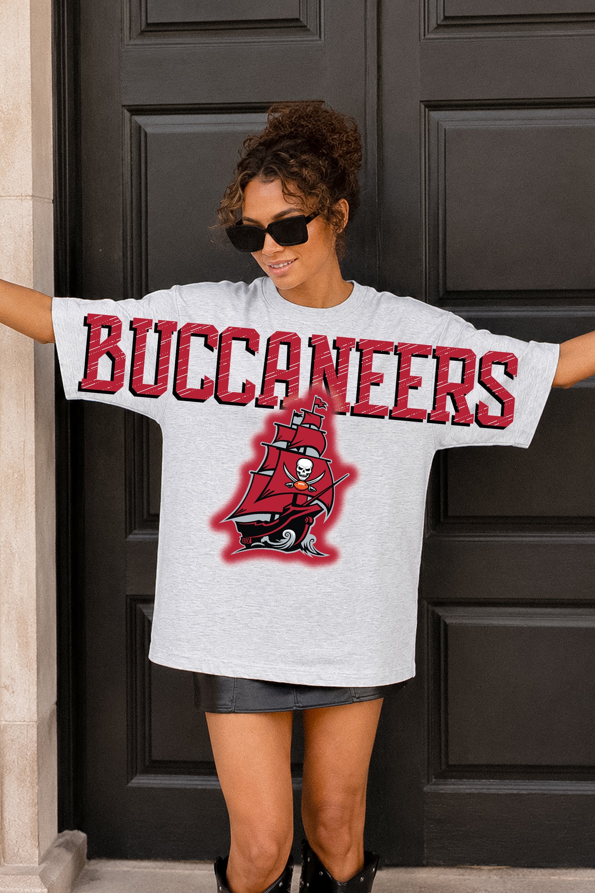 TAMPA BAY BUCCANEERS DRIP CULTURE RELAXED FIT CREWNECK TEE