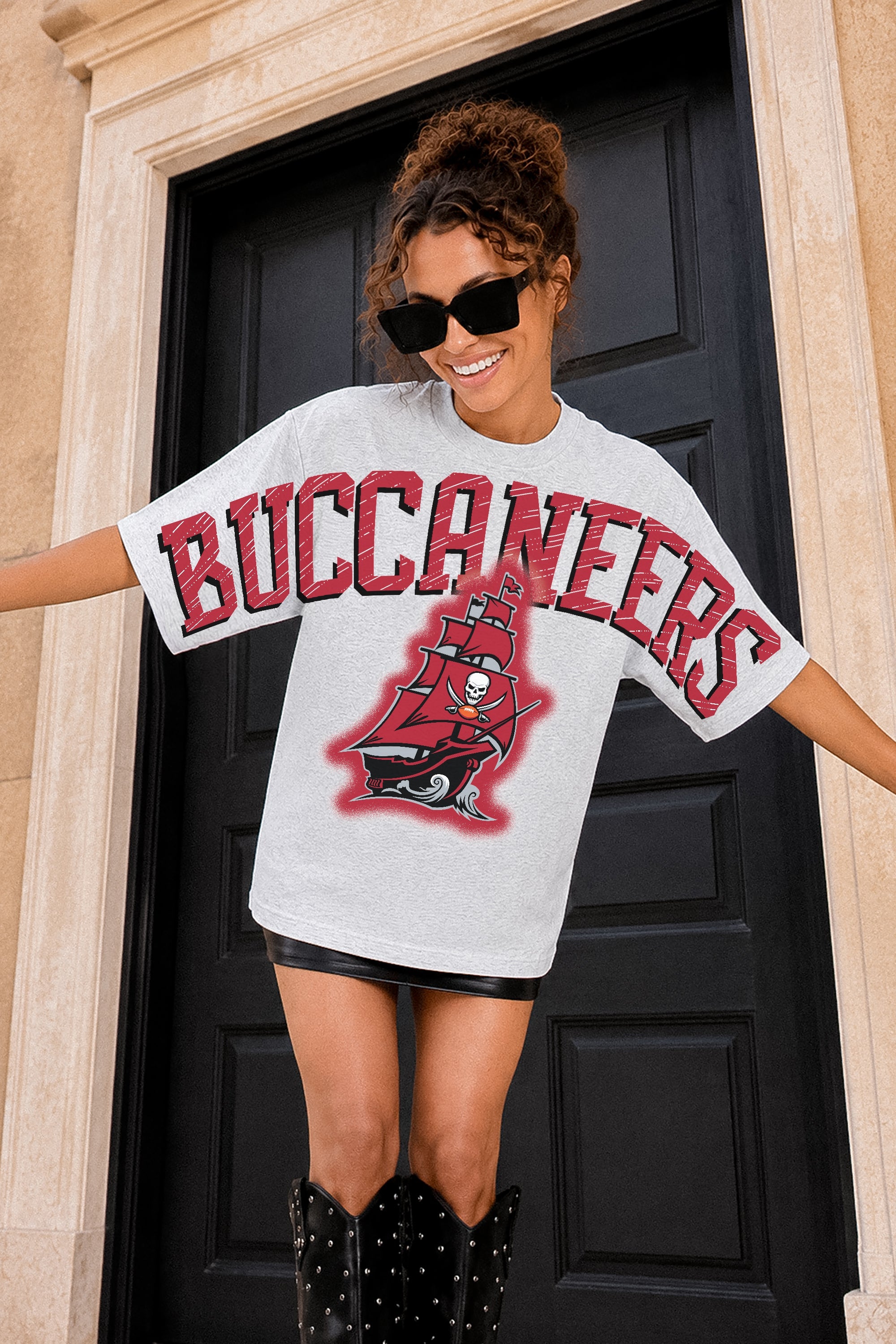 TAMPA BAY BUCCANEERS DRIP CULTURE RELAXED FIT CREWNECK TEE