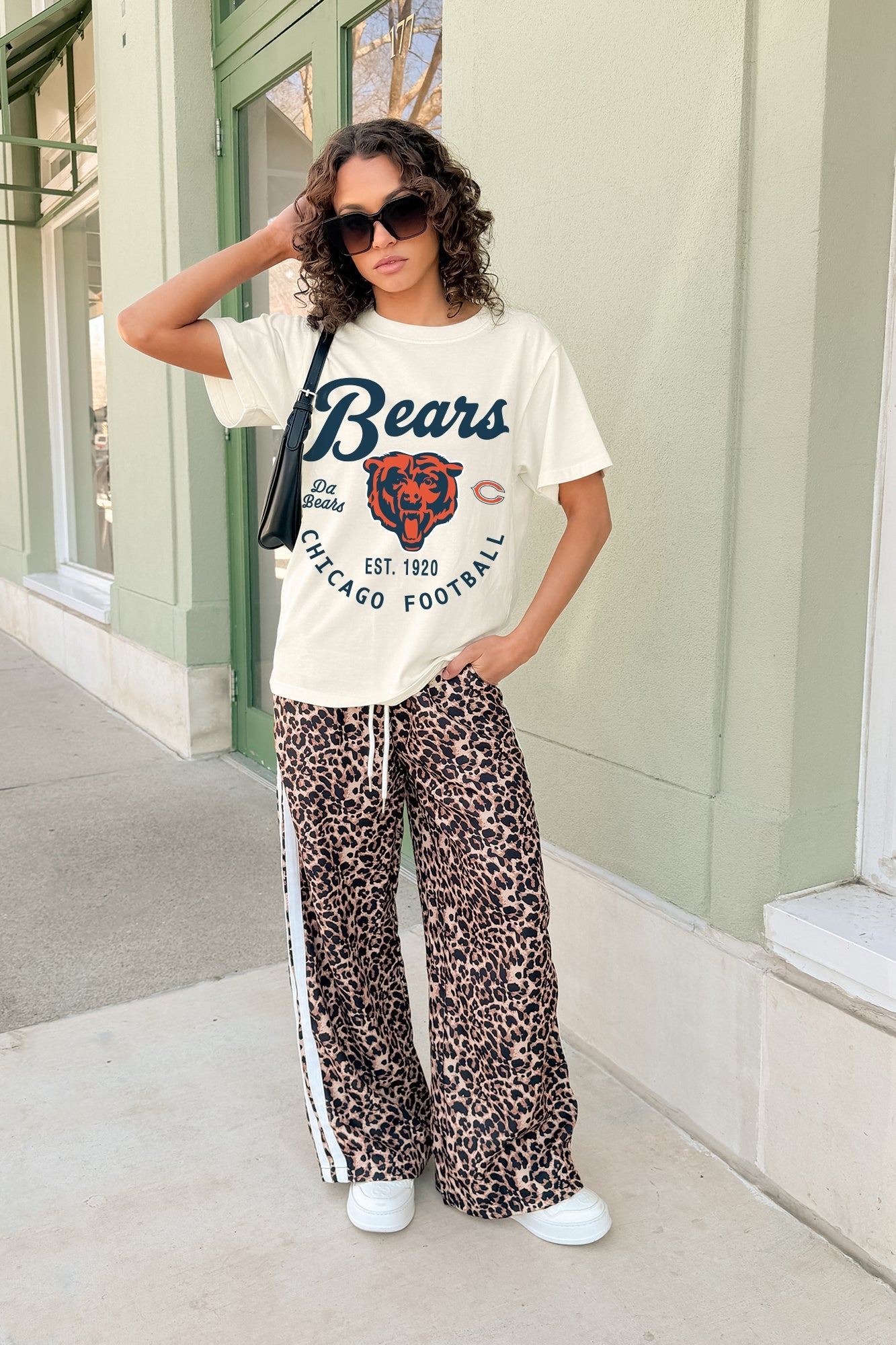 CHICAGO BEARS YOU KNOW OUR NAME CLASSIC FIT COTTON BLEND CREWNECK TEE