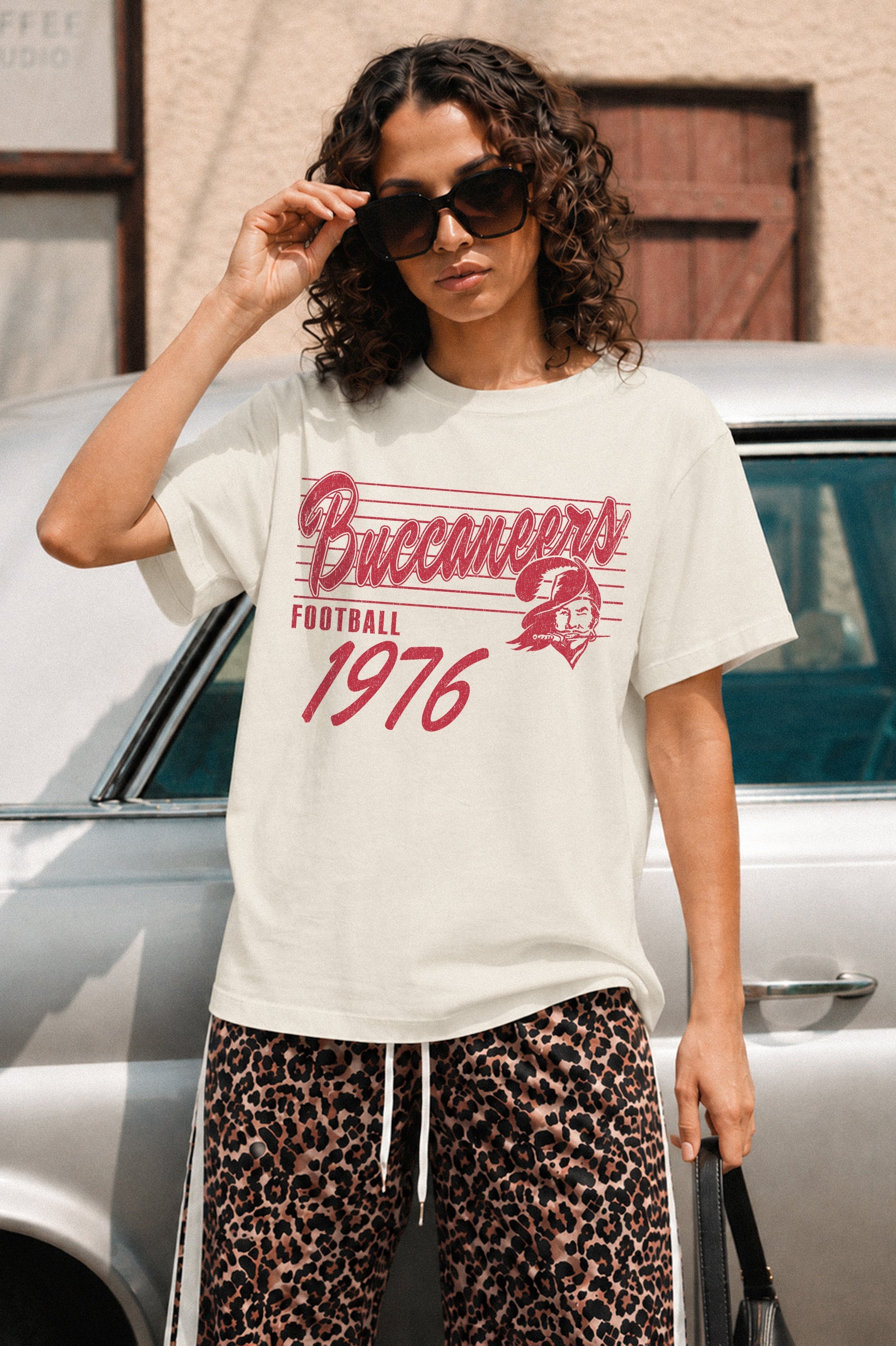 TAMPA BAY BUCCANEERS OLD SCHOOL CLASSIC FIT COTTON BLEND CREWNECK TEE