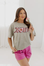 HUGS & KISSES VINTAGE WASH BOYFRIEND TEE