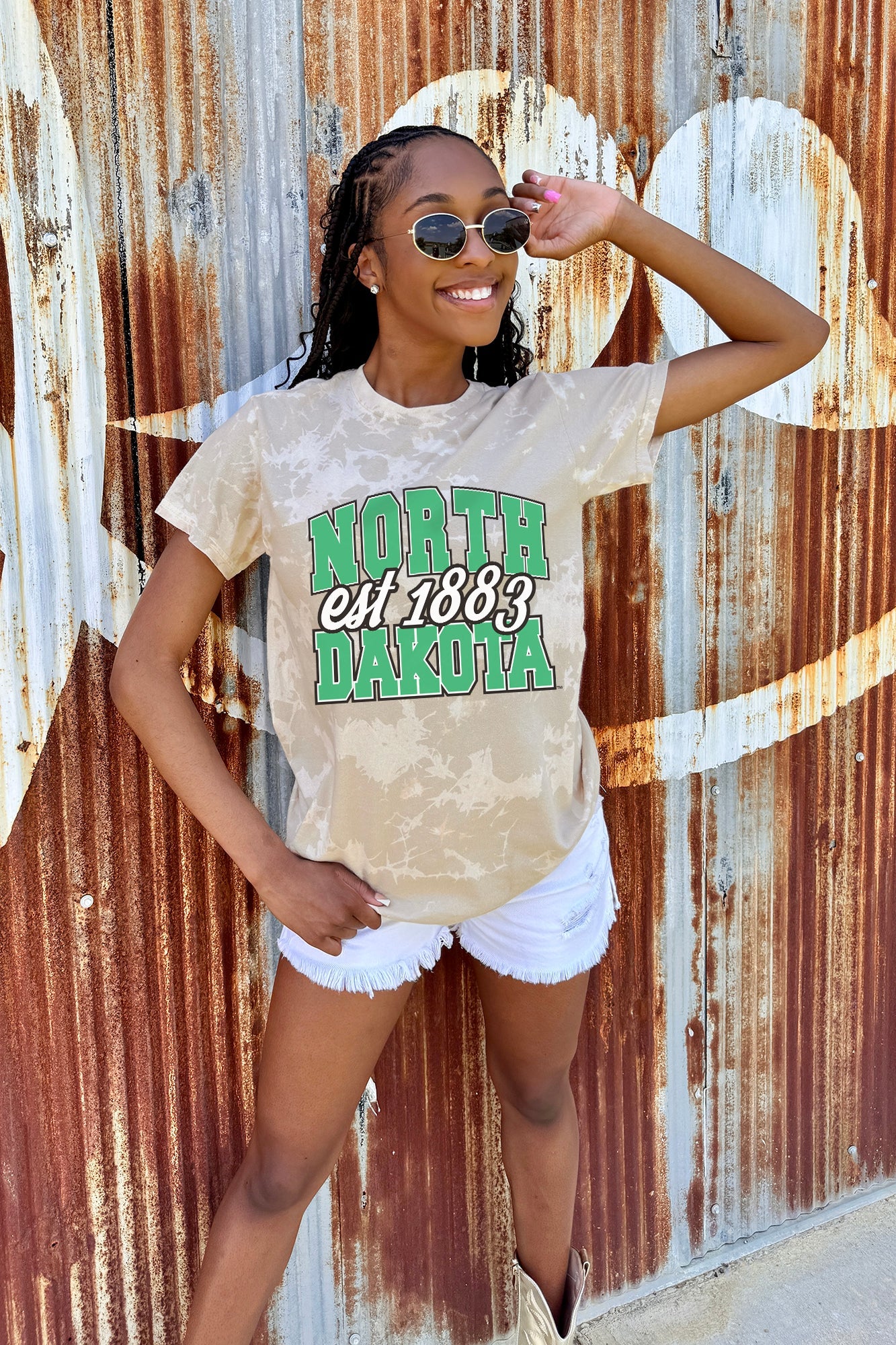 NORTH DAKOTA FIGHTING HAWKS DEEP ROOTS BLEACH WASH TEE