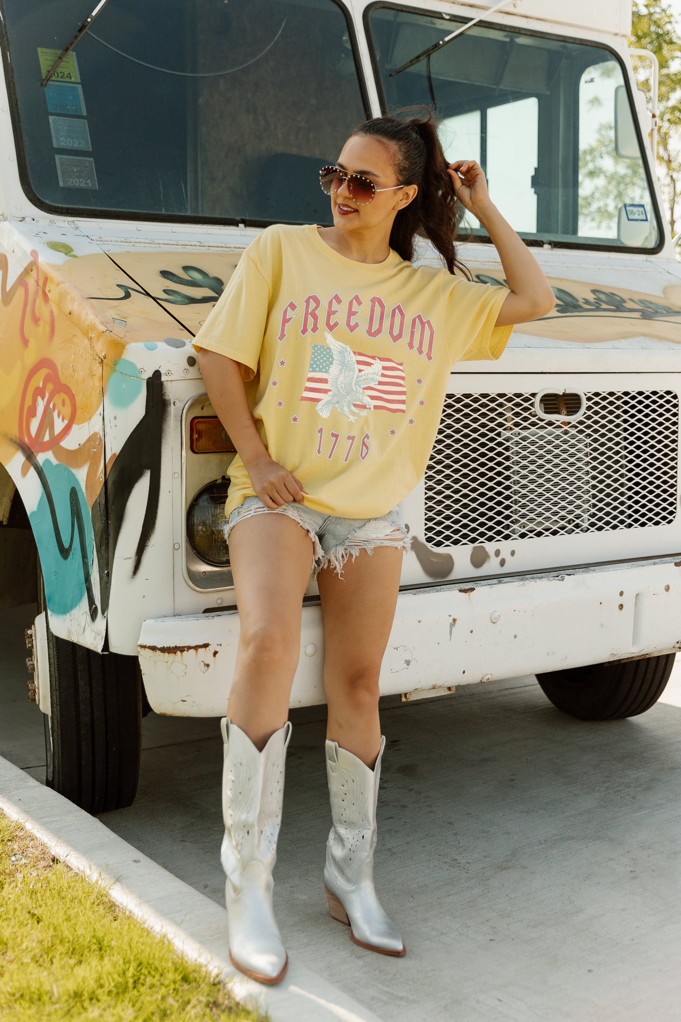 GOOD VIBES ONLY GARMENT DYED BOYFRIEND TEE IN YELLOW