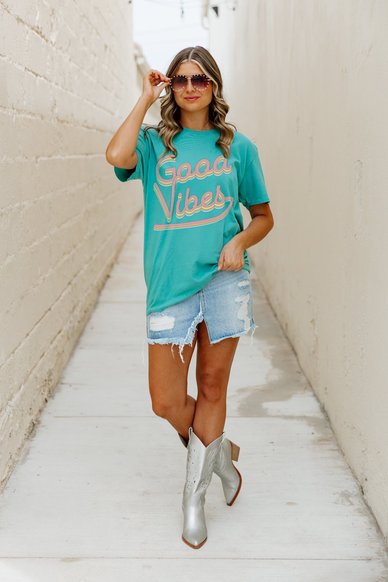 GOOD VIBES ONLY GARMENT DYED BOYFRIEND TEE IN GREEN